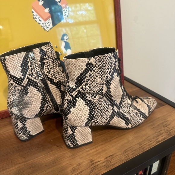 Linea Paolo snake skin boots. - Picture 2 of 6